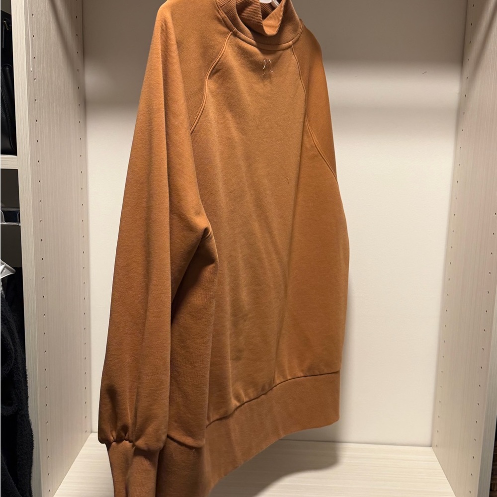 Women’s Crewneck Sweatshirt in Caramel Brown